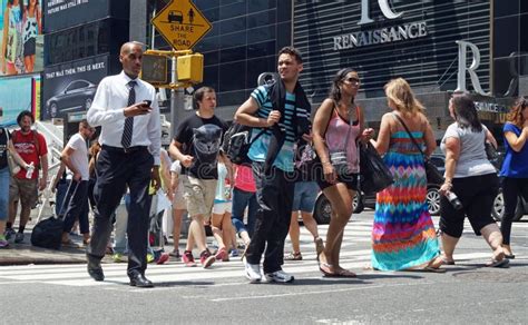 People Crossing The Street In New York City Editorial Image Image Of