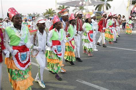 Milhares De Pessoas Foram Ver O Carnaval De Luanda Rede Angola Notícias Independentes Sobre