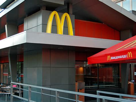 Mcdonald's as we know it began in 1955 when ray kroc opened his first restaurant. NEWSru.com :: McDonald's, "Шоколадница" и другие ...
