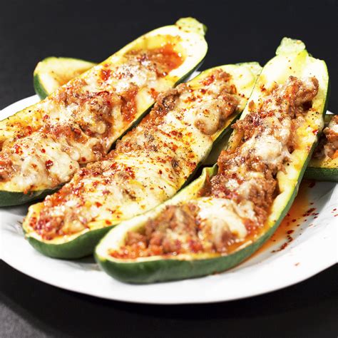 Sep 16, 2016 · there's a pound of ground beef in the fridge, and now the choice is yours: Stuffed Zucchini with Beef and Veggies - So Delicious