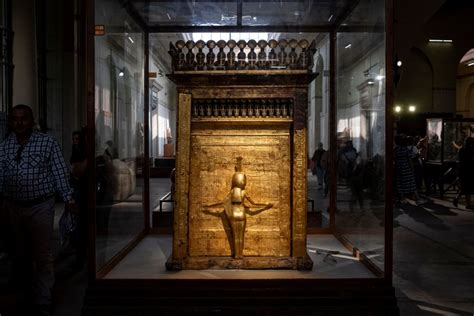 unveiling the opulence 5 spectacular artifacts unearthed from king tut s inner tomb on its