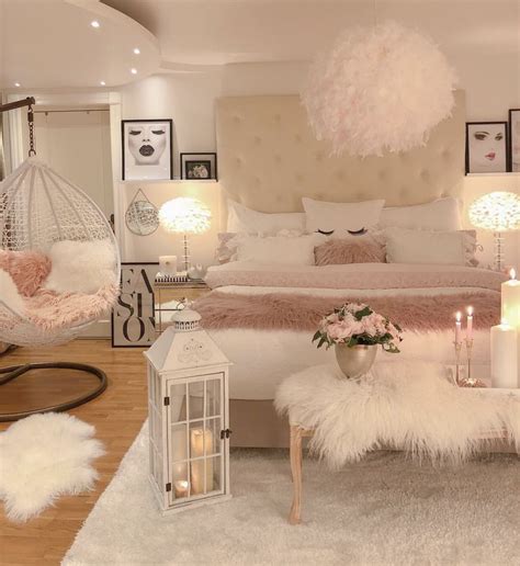 Cozy Aesthetic Pink Bedroom The Alternating Light And Deep Pink Wall