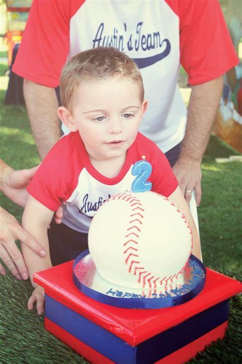 Such Cute Ideas For A Baseball Themed Party Love Sports Birthday Party Baseball Birthday