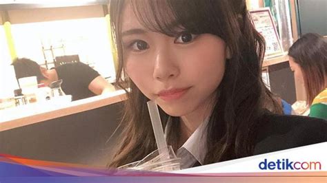 Model Jepang Cantik Ini Jadi Juara Wanita Pertama Pertandingan Esports