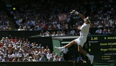 Watch Roger Federer Mesmerizes Centre Court Crowd With A Tweener Lob