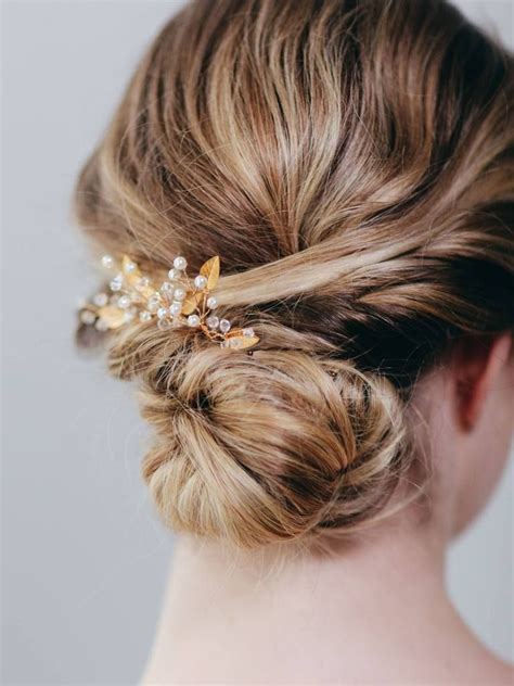 Der schleier verbirgt natürlich einigen haarschmuck und eignet sich besonders. Kopfschmuck, Haarnadel Blätter und Perlen - Iverness ...