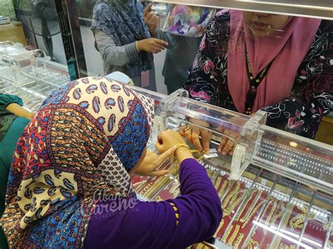 Beauty store, medical & health, apparel & clothing. Sanggup tunggu balik Kedah sebab nak singgah kedai emas ...