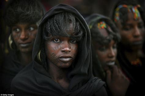 The Wodaabe Wife Stealing Festival Where Men Dress Up To Take Each Others Women Daily Mail Online