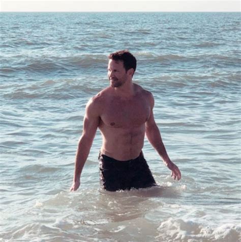 Kenneth In The 212 Jump Aaron Schock Flaunts His Ripped Body In The