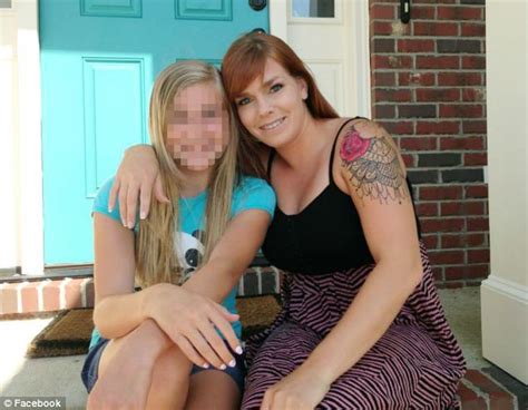 Mother Shames Cyber Bully Daughter By Forcing Her To Pose Daftsex Hd