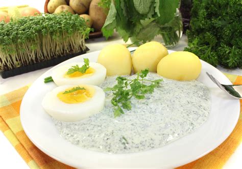 Es gibt viele verschiedene rezepte, und jeder glaubt natürlich, dass sein rezept das einzig richtige ist. Rezept: Grüne Soße