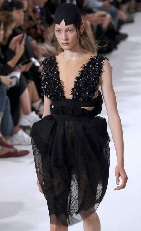 Infórmate sobre los procesos excepcionales de retiro de fondos actualmente vigentes. Modelos com um ar espacial na passarela da Maison Margiela ...