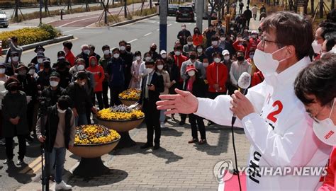 Facebook gives people the power to share and makes the world more open and. 박형준 선대위, 민주당 부산 비하발언 규탄대회 "싫으면 떠나라 ...