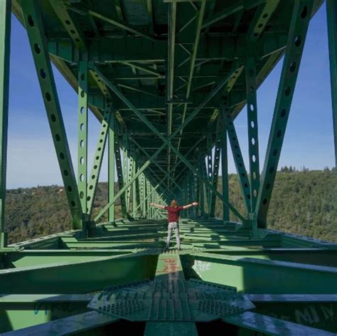 Woman Falls Off Californias Highest Foresthill Bridge Daily Mail Online