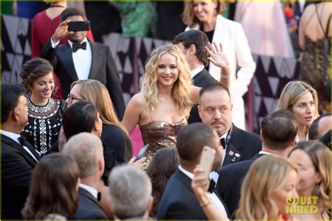 Jennifer Lawrence Stuns In Dior At Oscars 2018 Photo 4044089