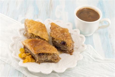 SAVRŠENA POSLASTICA UZ KAFU Sočna baklava sa orasima