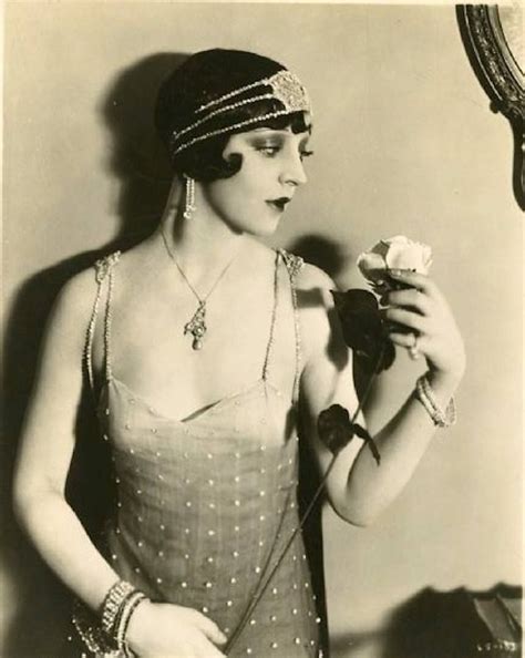 the roaring twenties 1920s fashion 1920s women flapper style