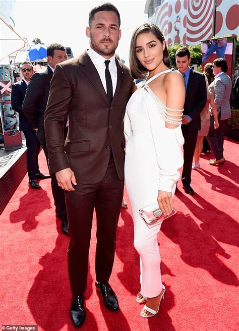 Olivia Culpo Dumps Danny Amendola After Beach Photos Of Him With Reporter Surface Daily Mail