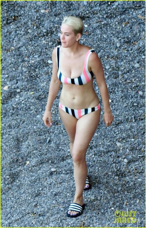 Katy Perry Wears A Striped Bikini At The Beach In Italy Photo 3925726