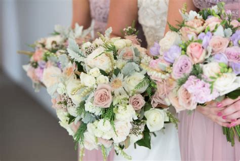 Tips And Tricks To Saving Money On Your Wedding Flowers