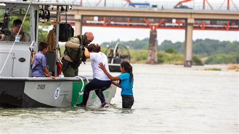 The Danger Migrants Confront At The Rio Grande The New York Times