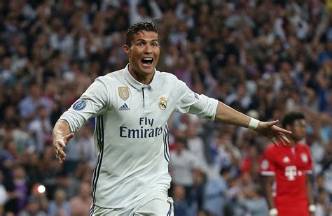 Real Madrid Ronaldo Cristiano Ronaldo Très Généreux La Star Du Real