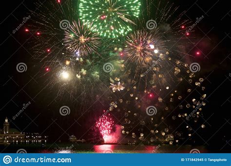 Aon Summer Fireworks 840728 Stock Image Image Of Entertainment