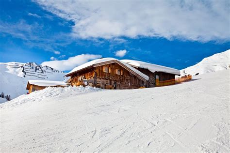 Haus Im Schnee Alpen Mayrhofen Österreich Stockbild Bild Von