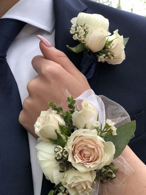 prom corsage and boutonnière 2018 décoration florale mariage bouquet mariée cascade bouquet