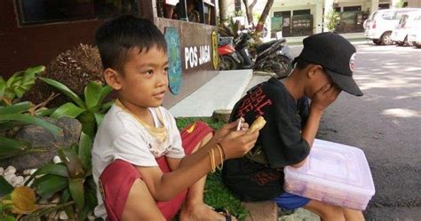 Penafian kpwkm berkaitan program bersepadu 1 ayah 2 ibu putrajaya, 9 september. Ayah Dibui Dan Ibu Buruh Cuci, Kakak Beradik Ini Lewati ...