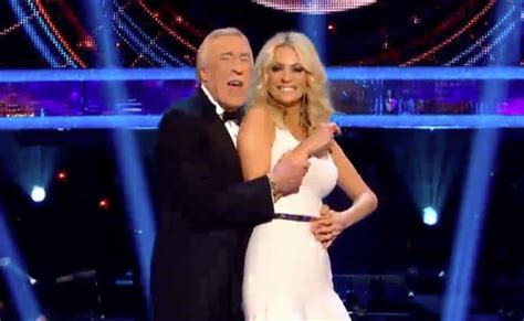 Strictly Come Dancing Presenter Tess Daly Shows Off Her Body And Gets