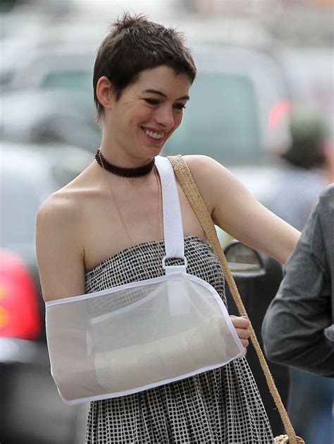 Anne Hathaway Wears An Arm Sling Out And About Brooklyn Hawtcelebs