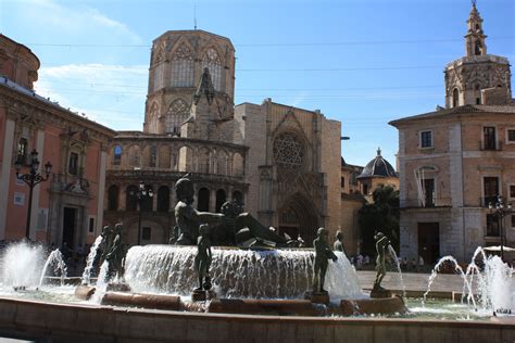 Plaza De La Virgen Valencia Spain Tour Spain Holidays Walking Holiday