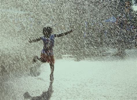 Voir plus d'idées sur le thème humour pluie, pluie, humour. Danse sous la pluie