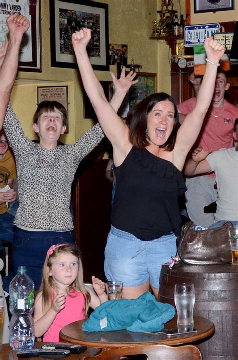 Joy For Locals As Mollys Pub In Galway Gives Out Free Pints After Another Harry Kane World Cup