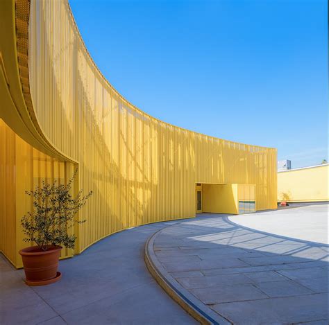 Brooks Scarpa Completes Bright Yellow Campus Building For South Los