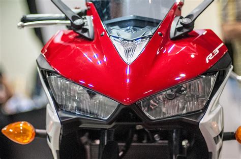 Up Close With The Yamaha Yzf R3 Asphalt And Rubber