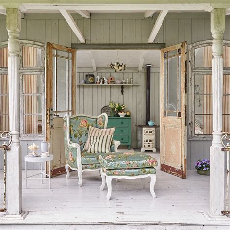 18 Magnificent Shabby Chic Porch Designs That Are Too Cute To Pass Up