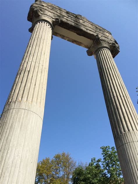 Two Large White Pillars Sitting Next To Each Other