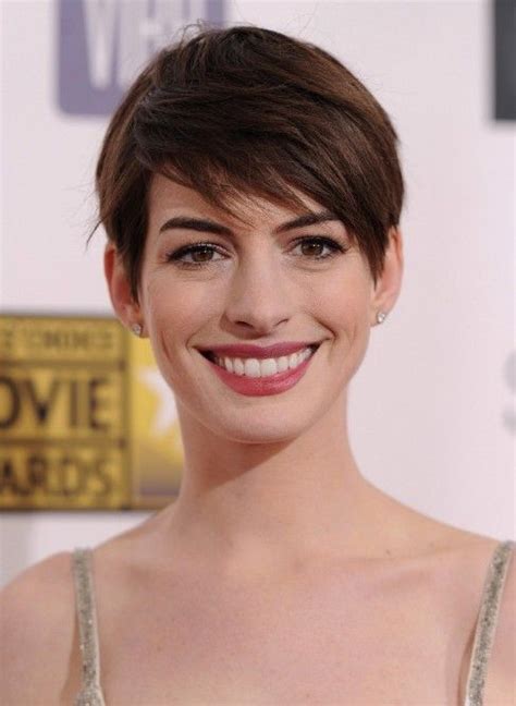 Anne Hathaway Short Hairstyle 2014 Short Haircut With Side Swept