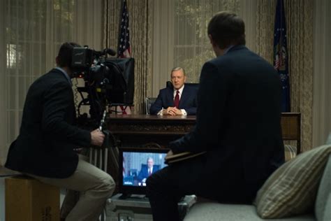 It had a surprisingly hard time to stay intact on the table i'm using. Netflix's 'House of Cards' Season 4, Episode 13 (Chapter ...