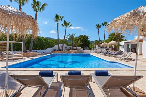 In a yoga retreat ibiza based, you will have the opportunity to learn new things about the practice, reunite with yourself and reset your mind, body, and soul. Yoga Retreat Ibiza | diverse data 2019 | Retreat Yourself