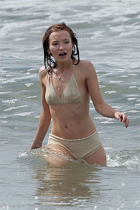 Emily Browning Filming A Beach Scene For The Shangri La In Los