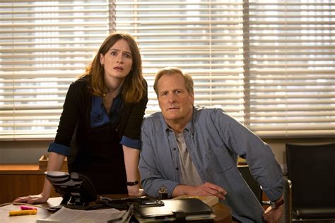The Newsroom Tackles The Boston Marathon Bombing In The Season 3 Premiere And Is Surprisingly