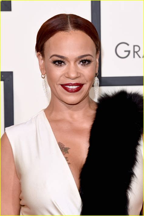 Faith Evans And Leon Bridges Are Classic In Black And White At Grammys 2016