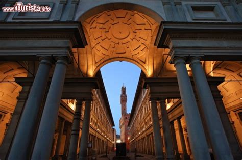 Galleria Degli Uffizi A Firenze Siamo Di Fronte Foto Firenze