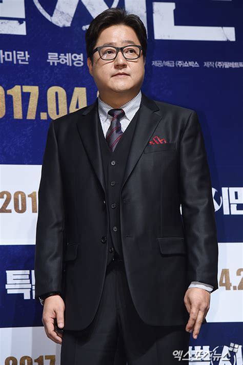 이재정(李在汀, 1974년 8월 2일 ~ )은 대한민국의 변호사, 정치인으로, 제20·21대 국회의원이다. 엑's 이슈 박훈 변호사, 임사라 대표 비판 "곽도원 시궁창에 몰아"