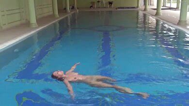 Underwater Show Amazing Brunette Babe Sazan Cheharda Showing Her Sexy