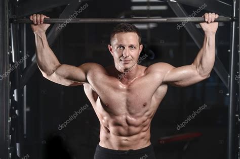 Handsome Athletic Fitness Man Posing And Trains In The Gy — Stock Photo