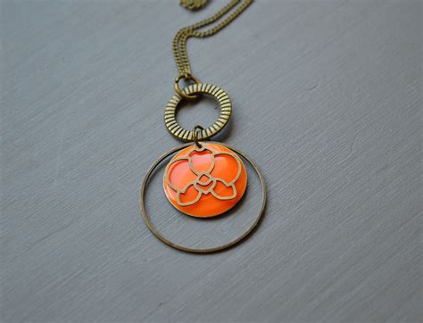 Bronze medal over celebrationrequest (i.redd.it). Collier orange breloque fine fleurs d'orchidée et anneau ...